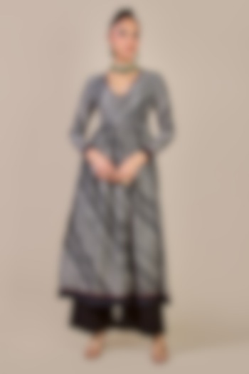 Black & Ivory Habutai Silk Chevron Printed Gathered Kurta by JJV.Kapurthala By JJ Valaya at Pernia's Pop Up Shop