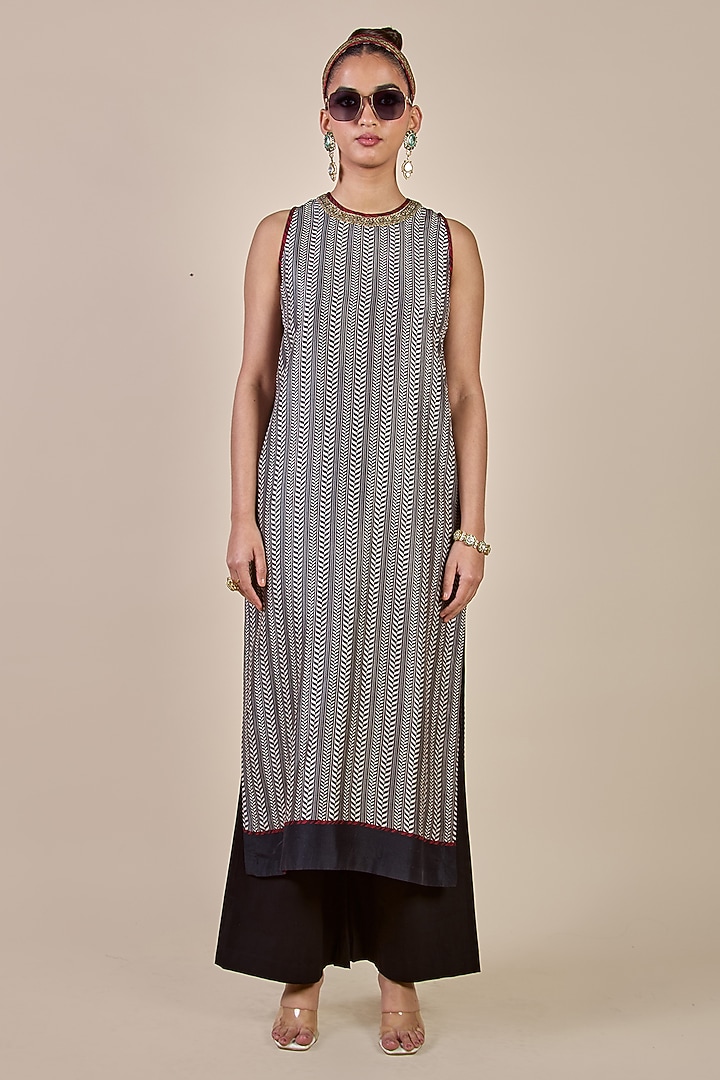 Ivory Silk Chevron Printed Long Kurta by JJV.Kapurthala By JJ Valaya at Pernia's Pop Up Shop