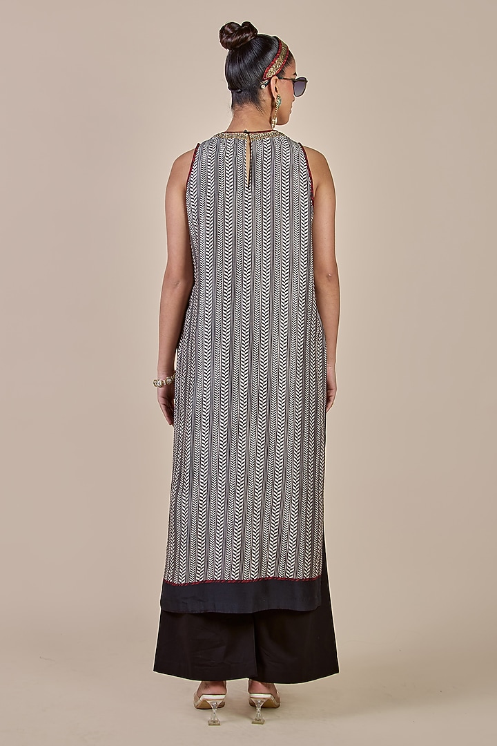 Ivory Silk Chevron Printed Long Kurta by JJV.Kapurthala By JJ Valaya at Pernia's Pop Up Shop