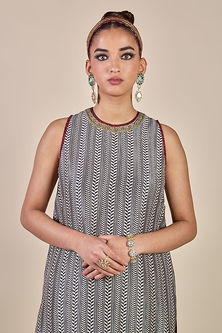 Ivory Silk Chevron Printed Long Kurta by JJV.Kapurthala By JJ Valaya at Pernia's Pop Up Shop