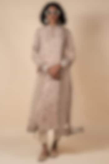 Powder Pink Tulle Dabka & Zari Work Stole by JJV.Kapurthala By JJ Valaya at Pernia's Pop Up Shop