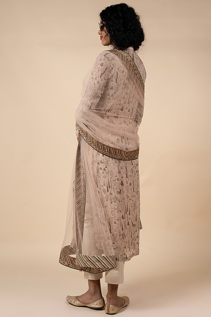 Powder Pink Tulle Dabka & Zari Work Stole by JJV.Kapurthala By JJ Valaya at Pernia's Pop Up Shop