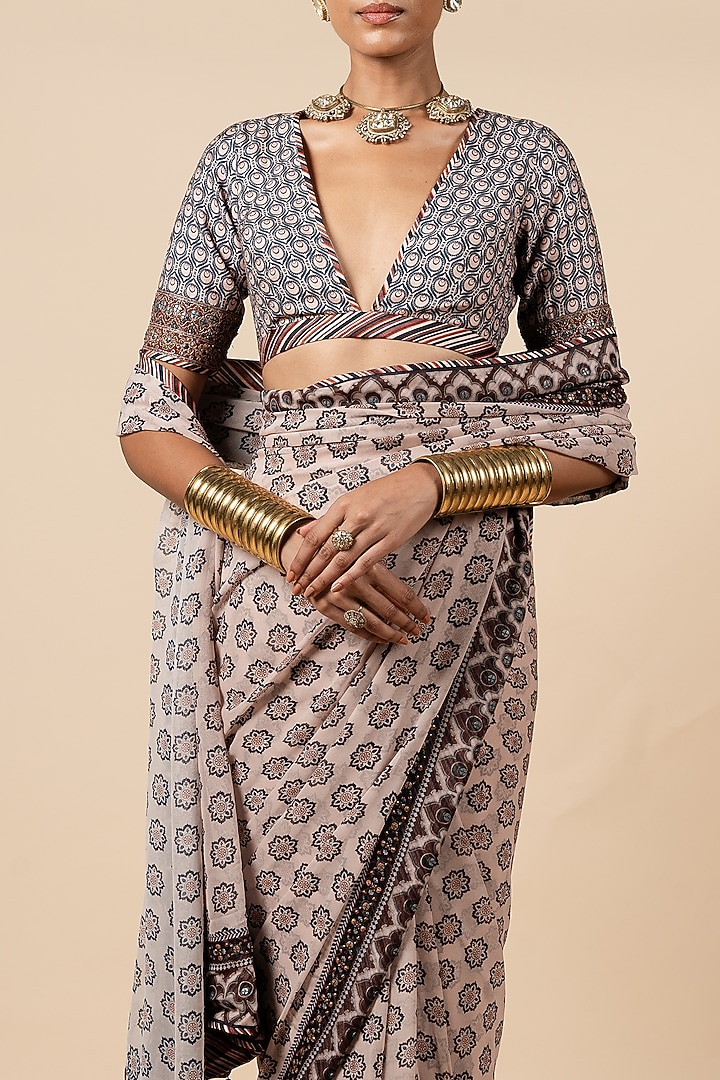 Midnight Blue & Blush Nugrey Dola Silk Printed Wedding Saree Set by JJV.Kapurthala By JJ Valaya at Pernia's Pop Up Shop