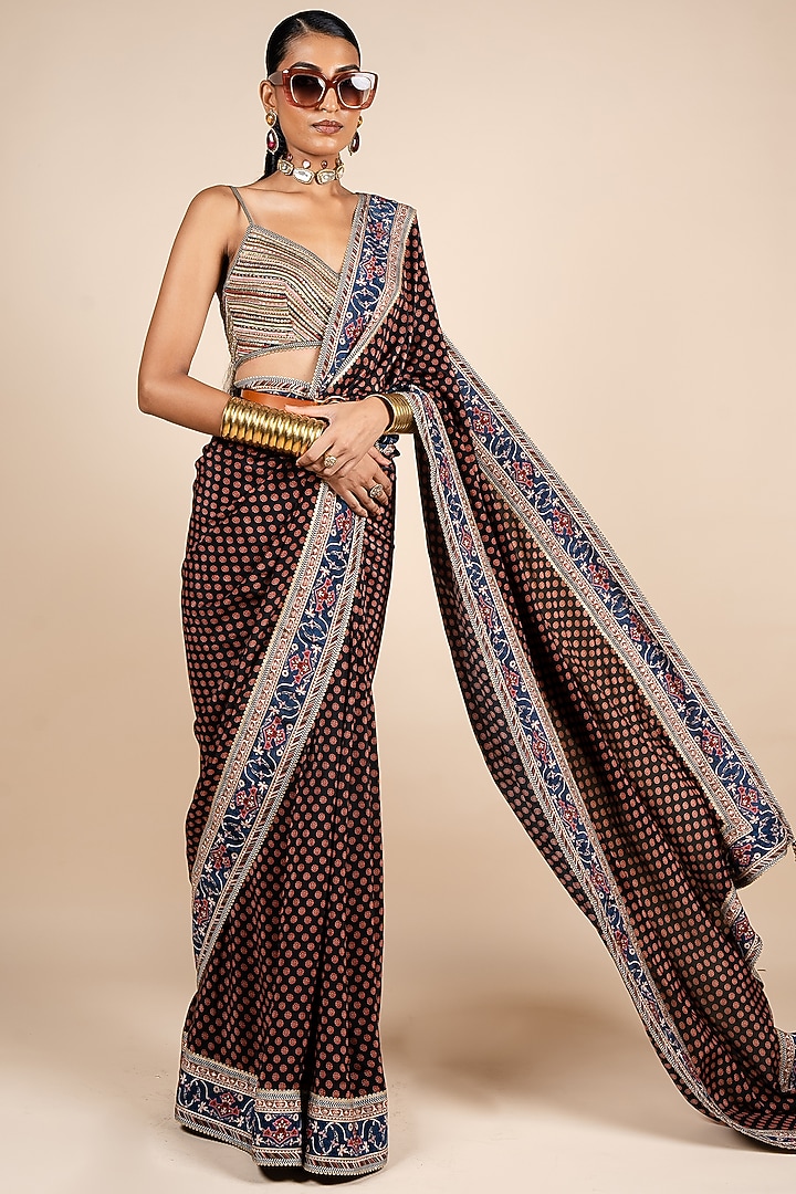 Black Bamberg Crepe Boota Printed Wedding Saree Set by JJV.Kapurthala By JJ Valaya at Pernia's Pop Up Shop