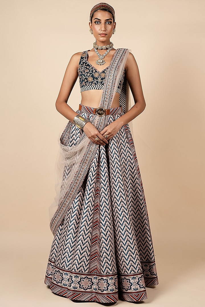 Nugrey Tulle Geometric Printed Stole by JJV.Kapurthala By JJ Valaya at Pernia's Pop Up Shop