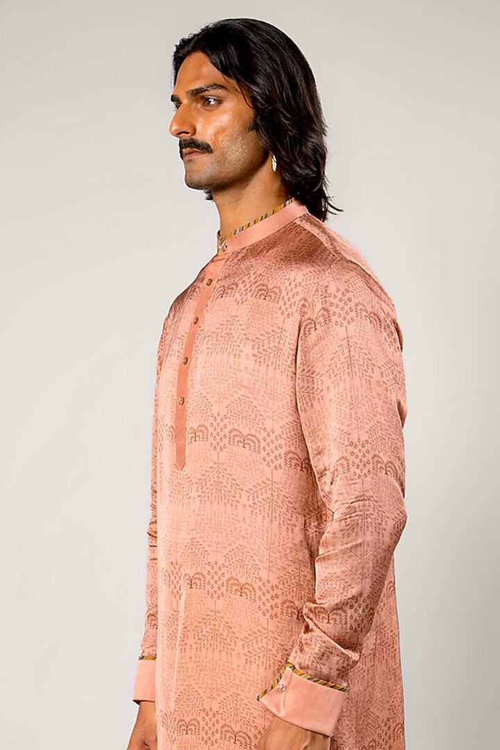 Medium Pink Linen Satin Printed Kurta by JJV.Kapurthala By JJ Valaya Men at Pernia's Pop Up Shop