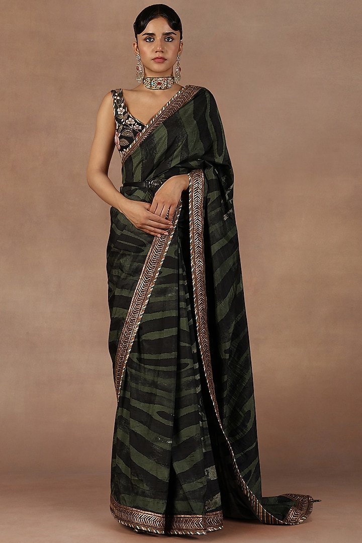 Emerald Green Silk Printed & Gota Work Reception Saree Set by Jj Valaya at Pernia's Pop Up Shop