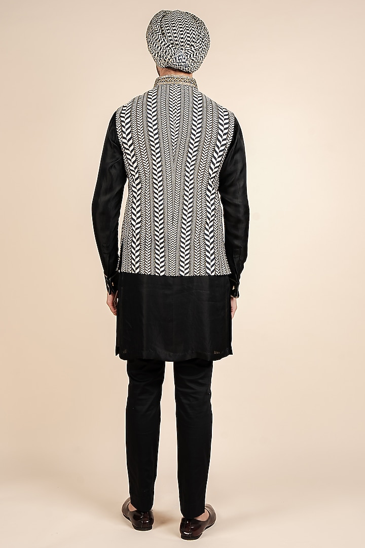 Black & White Linen Printed Nehru Jacket by JJV.Kapurthala By JJ Valaya Men at Pernia's Pop Up Shop