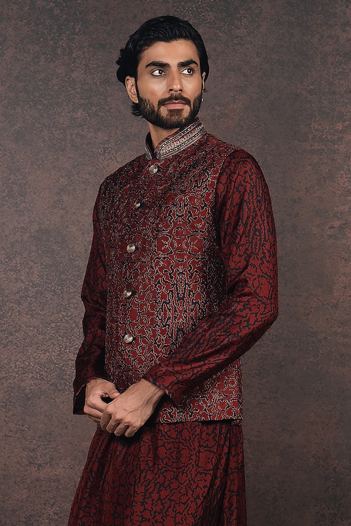 Maroon Slubless Dupion Dabka Embroidered Nehru Jacket by JJ Valaya Men at Pernia's Pop Up Shop