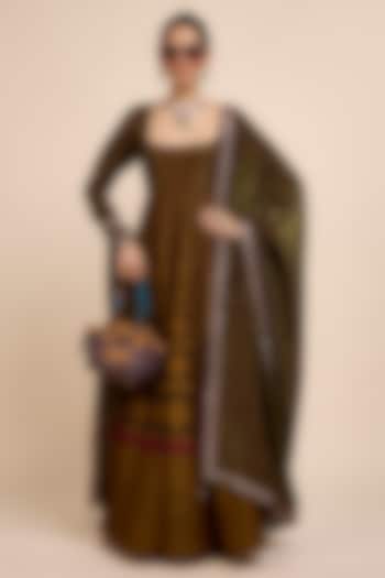 Noir Black & Ochre Shimmer Silk Embellished Bridal Anarkali Set by JJV.Kapurthala By JJ Valaya at Pernia's Pop Up Shop