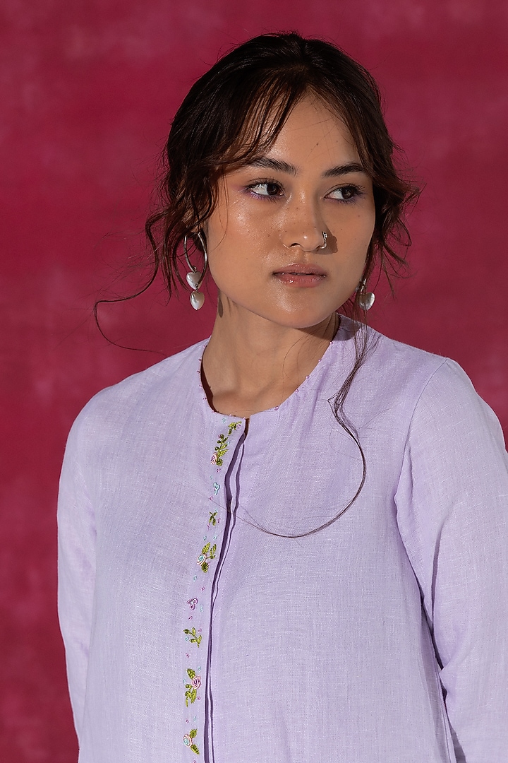 Lilac Linen Bullion Knot Embroidered Kurta Set by Journal by Pranay at Pernia's Pop Up Shop