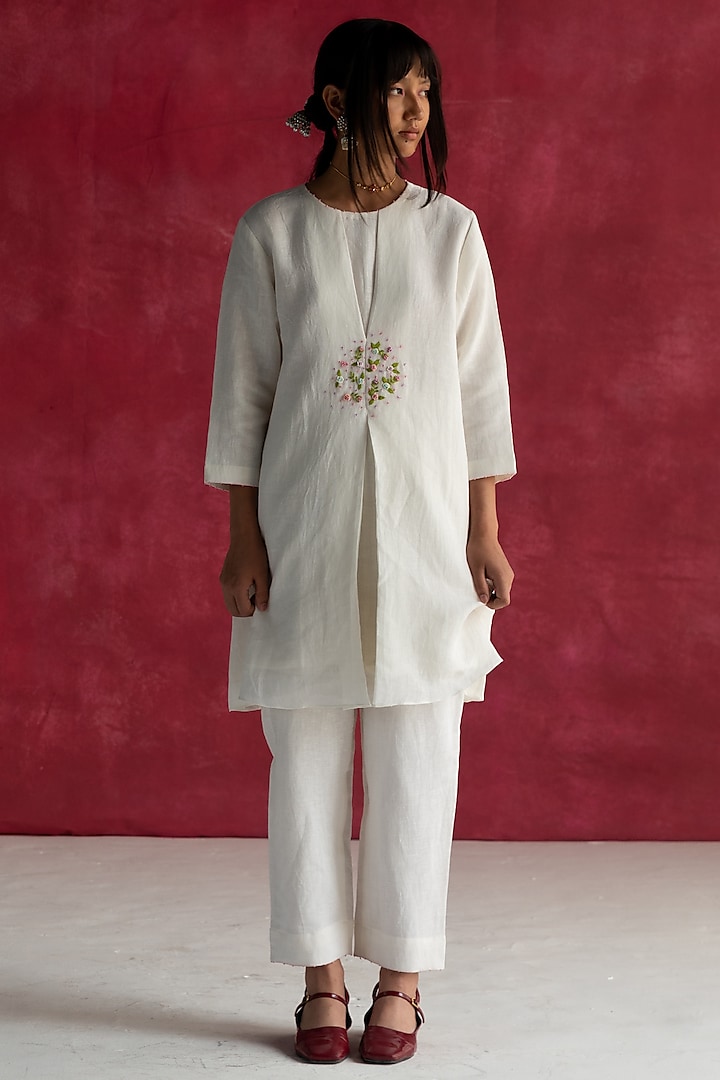 Ivory Linen Bullion Knot Embroidered Pleated Kurta Set by Journal by Pranay at Pernia's Pop Up Shop