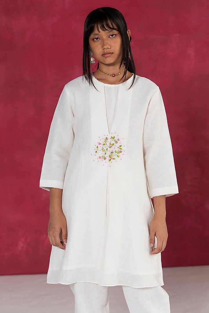 Ivory Linen Bullion Knot Embroidered Pleated Kurta Set by Journal by Pranay at Pernia's Pop Up Shop