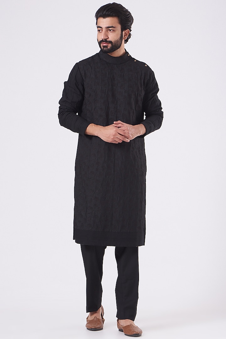Black Embroidered Kurta Set by Jatin Malik at Pernia's Pop Up Shop
