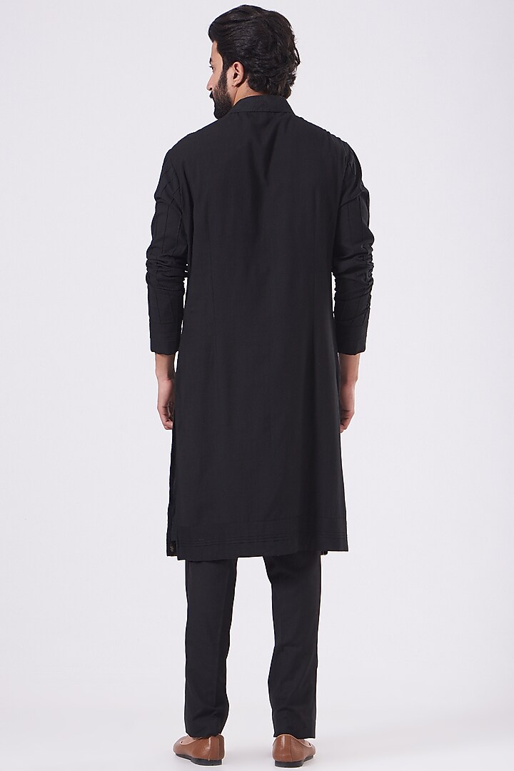 Black Embroidered Kurta Set by Jatin Malik at Pernia's Pop Up Shop