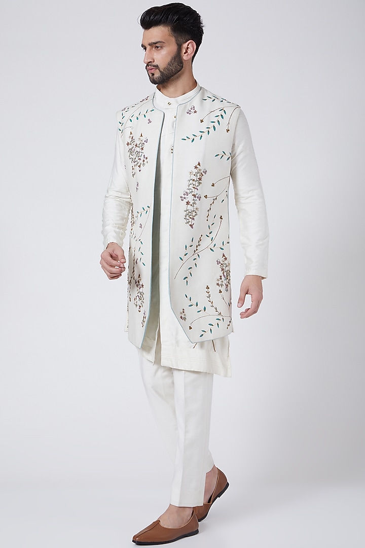 Ivory Hand Painted Shrug With Kurta Set by Jatin Malik at Pernia's Pop Up Shop