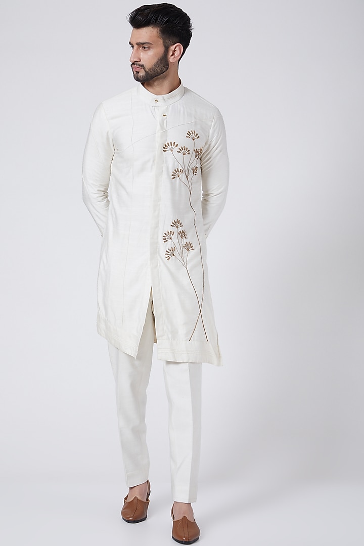 Ivory Hand Painted Shrug With Kurta Set by Jatin Malik at Pernia's Pop Up Shop