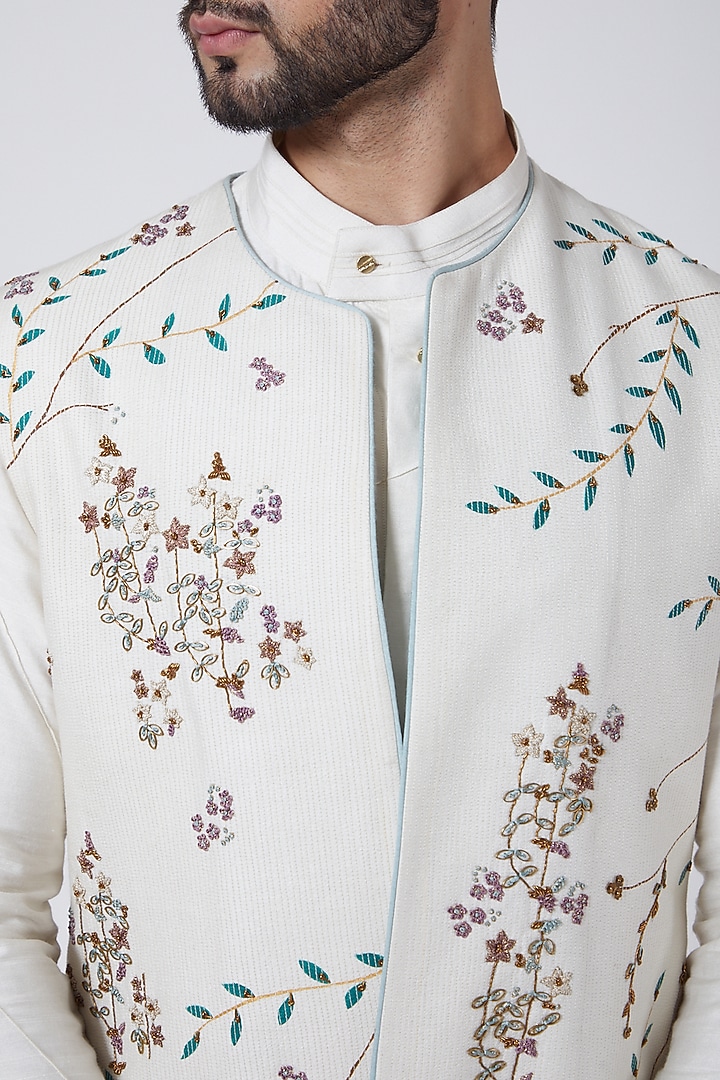 Ivory Hand Painted Shrug With Kurta Set by Jatin Malik at Pernia's Pop Up Shop
