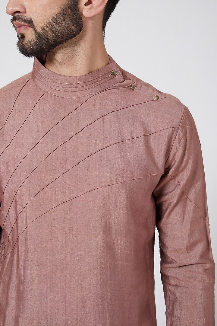 Dusty Mauve Slub Silk Asymmetric Pintuck Kurta Set by Jatin Malik at Pernia's Pop Up Shop