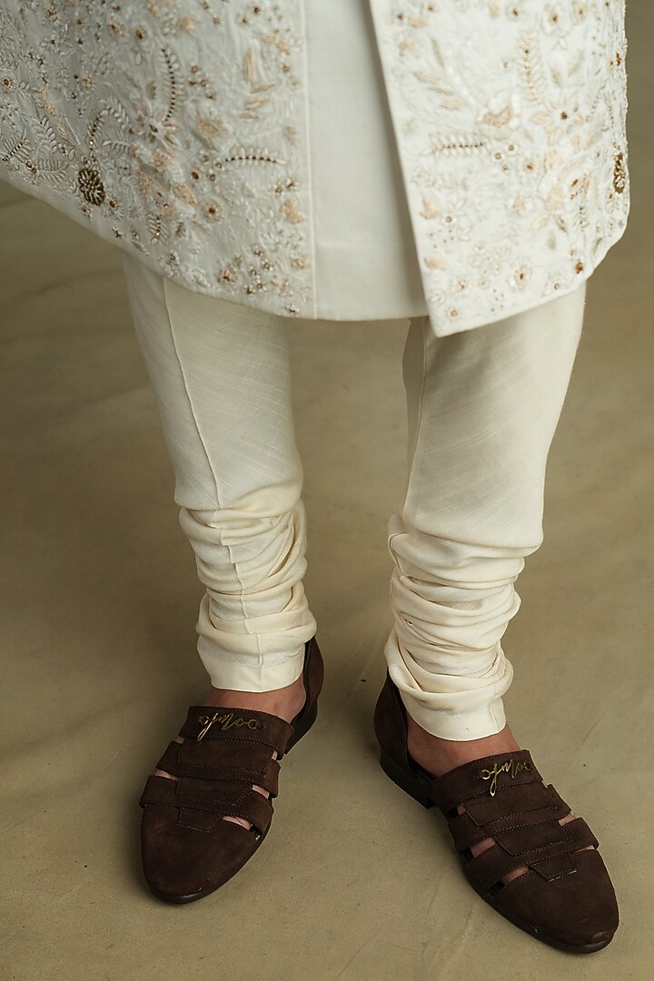 Ivory Linen Silk Dabka & Zari Hand Embroidered Groom Sherwani Set by Jatin Malik at Pernia's Pop Up Shop