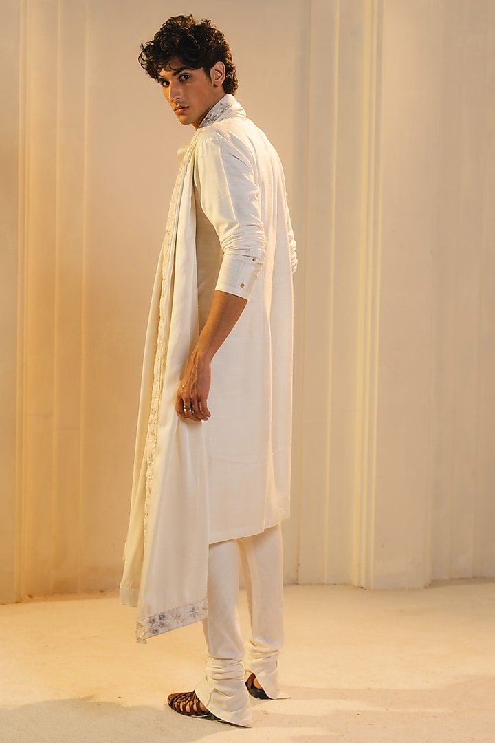 Ivory Slub Silk Hand Embroidered Kurta Set by Jatin Malik at Pernia's Pop Up Shop