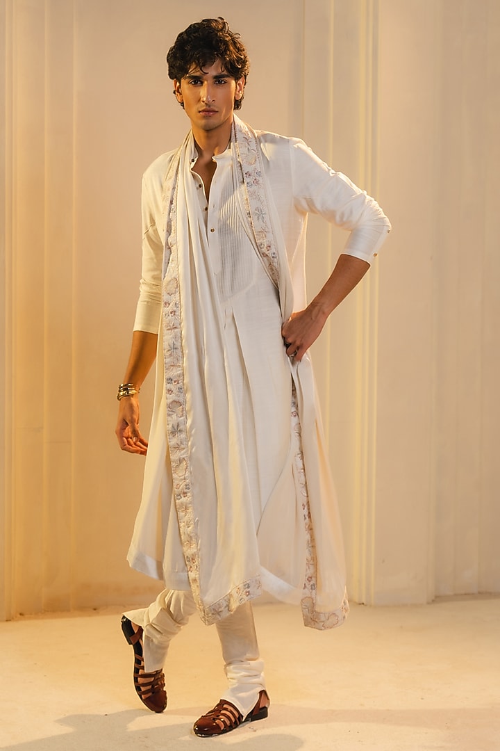 Ivory Slub Silk Hand Embroidered Kurta Set by Jatin Malik at Pernia's Pop Up Shop