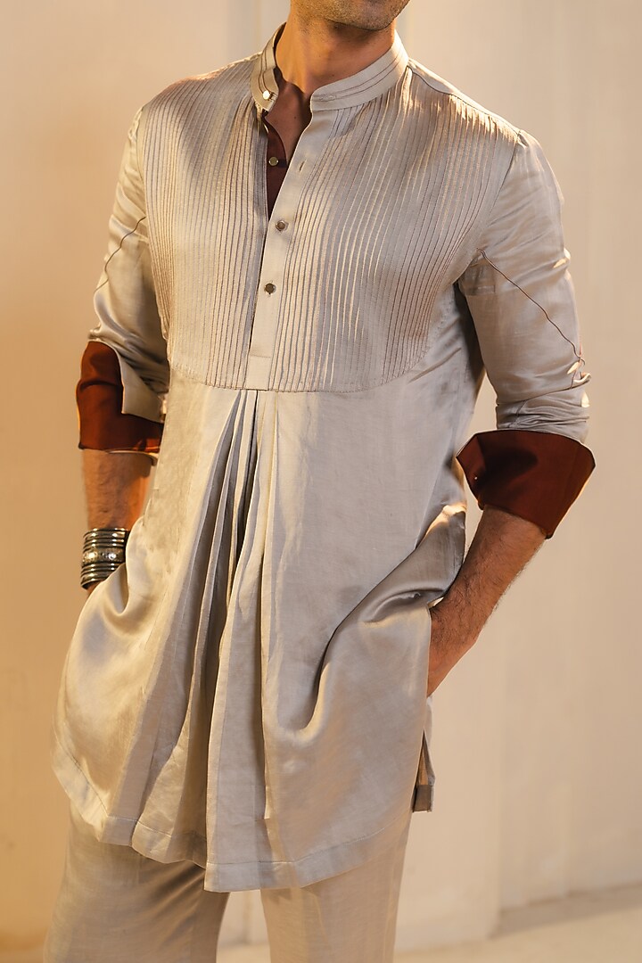Silver Linen Silk Pintuck Kurta Set by Jatin Malik at Pernia's Pop Up Shop