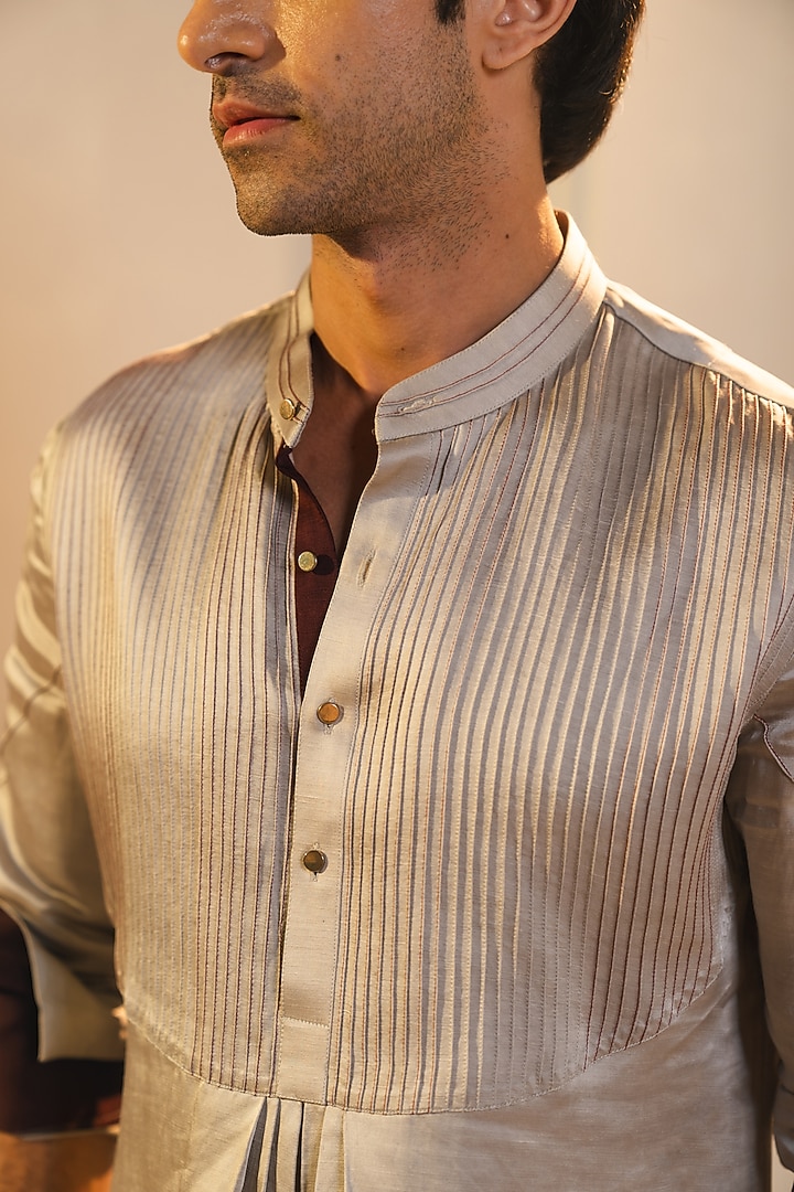 Silver Linen Silk Pintuck Kurta Set by Jatin Malik at Pernia's Pop Up Shop