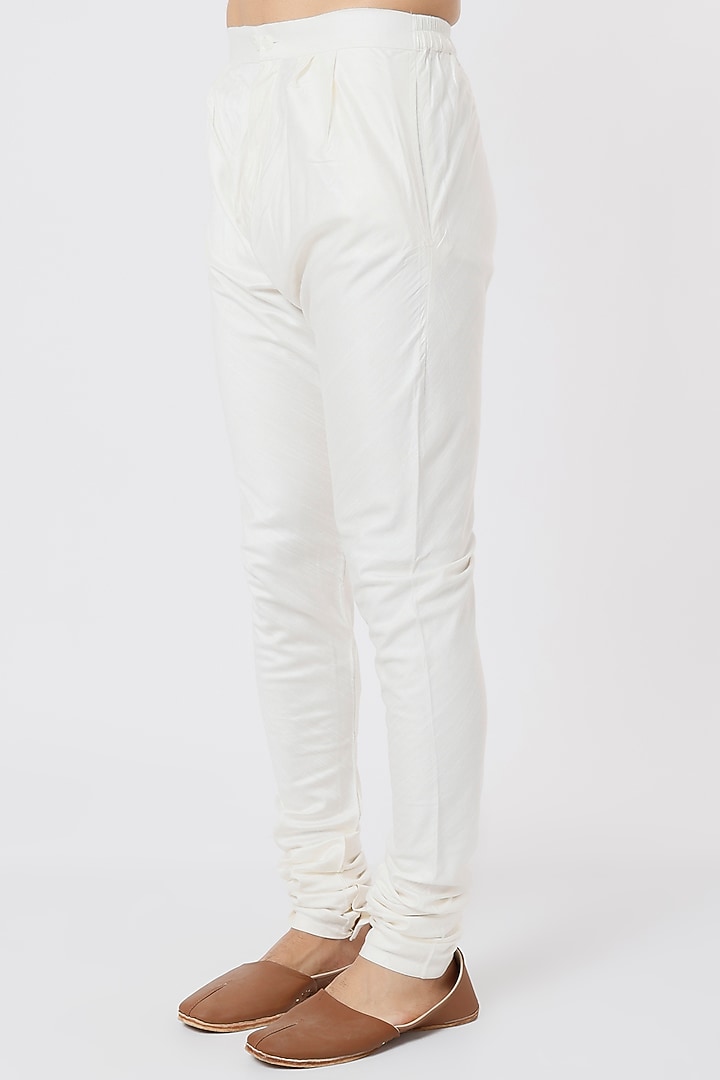 Ivory Embroidered Groom Sherwani Set by Jatin Malik at Pernia's Pop Up Shop