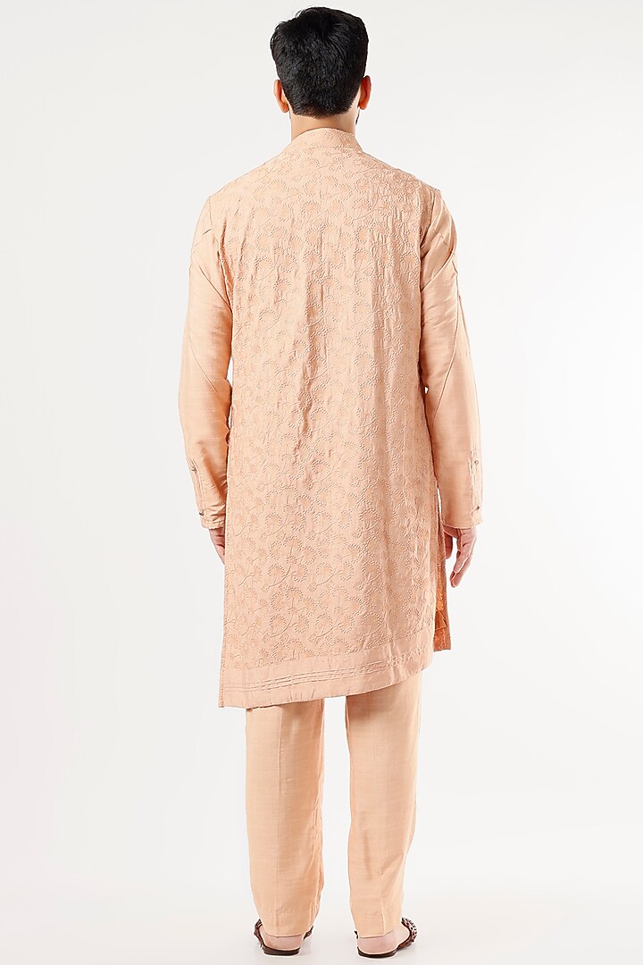 Peach Slub Silk Asymmetrical Kurta Set by Jatin Malik at Pernia's Pop Up Shop