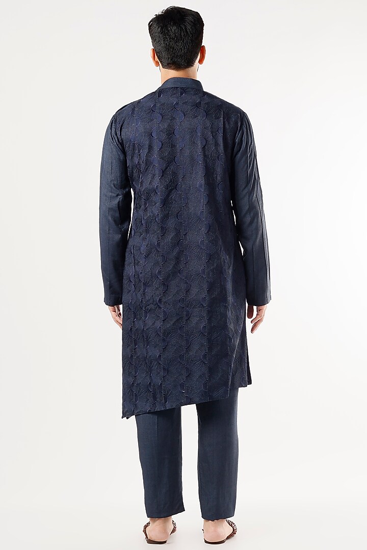 Midnight Blue Slub Silk Embroidered Kurta Set by Jatin Malik at Pernia's Pop Up Shop