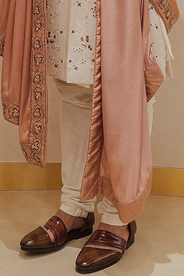 White Linen Silk Thread Embroidered Groom Sherwani Set by Jatin Malik at Pernia's Pop Up Shop