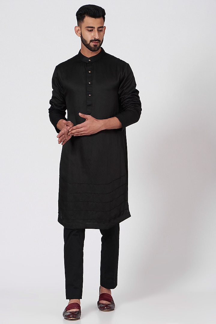 Black Pintucked Kurta Set by Jatin Malik at Pernia's Pop Up Shop