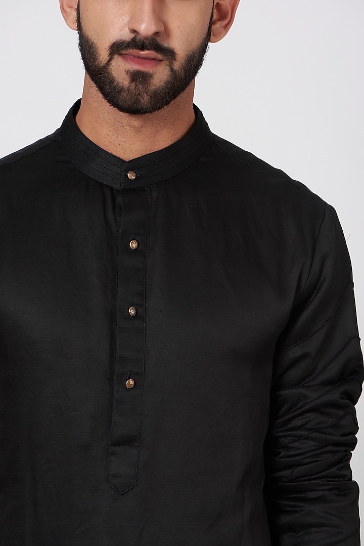 Black Pintucked Kurta Set by Jatin Malik at Pernia's Pop Up Shop
