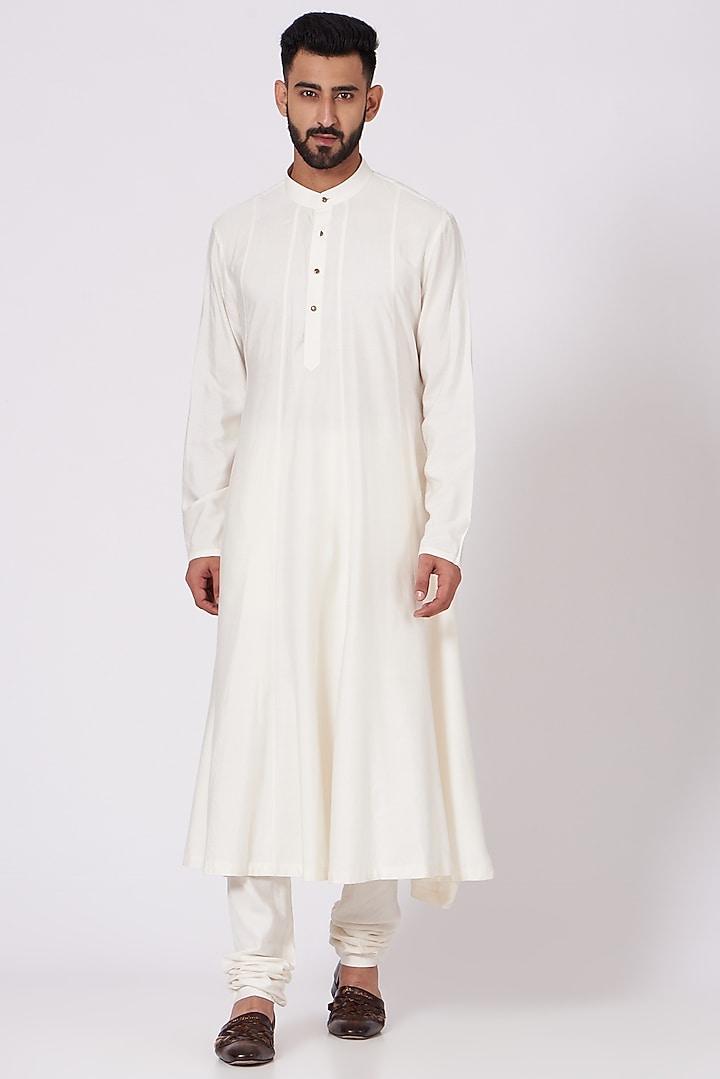 Ivory Anarkali Kurta Set by Jatin Malik at Pernia's Pop Up Shop