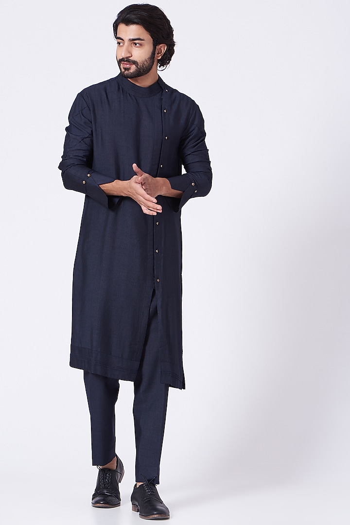 Midnight Blue Textured Silk Kurta Set by Jatin Malik at Pernia's Pop Up Shop