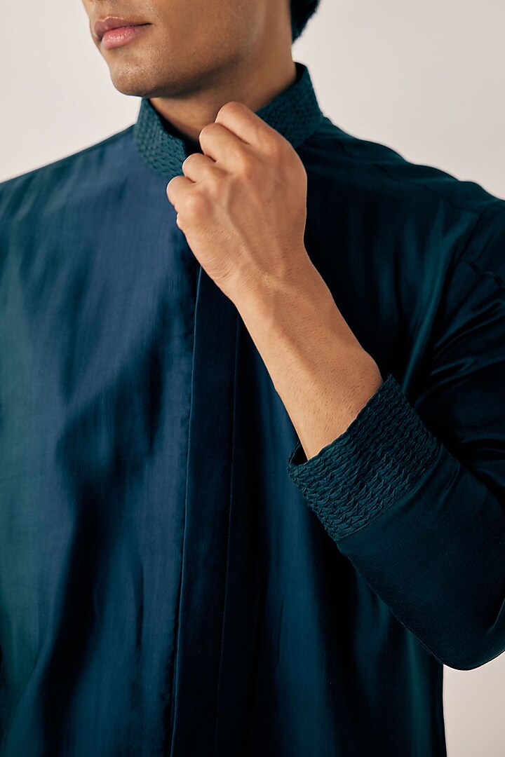 Space Blue & Peacock Blue Linen Silk Hand Embroidered Ombre Kurta Set by Jatin Malik at Pernia's Pop Up Shop