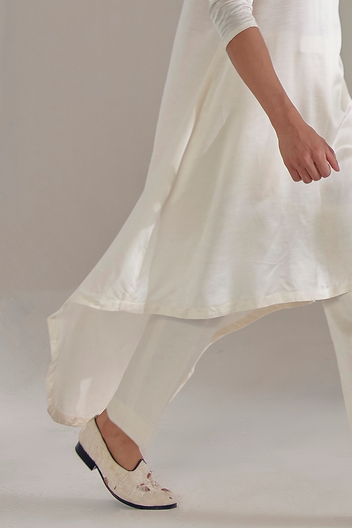 White Linen Silk Kurta Set by Jatin Malik at Pernia's Pop Up Shop