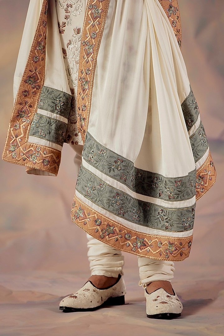 White Linen Silk Zari Hand Embroidered Groom Sherwani Set by Jatin Malik at Pernia's Pop Up Shop