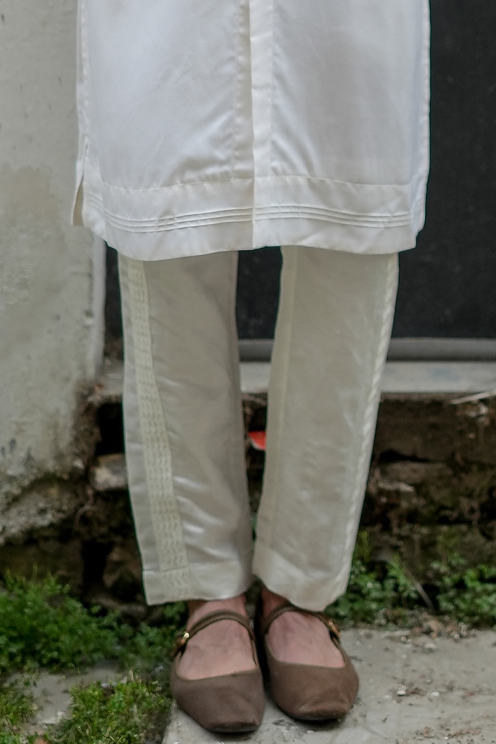 White Bamboo Crepe Floral Hand Embroidered Kurta Set by Jatin Malik at Pernia's Pop Up Shop