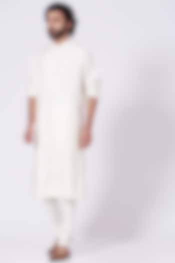 Ivory Slub Silk Pintucked Kurta Set by Jatin Malik at Pernia's Pop Up Shop