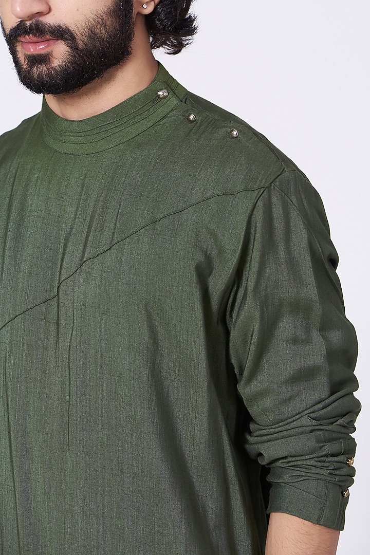 Olive Slub Silk Pintucked Kurta Set by Jatin Malik at Pernia's Pop Up Shop