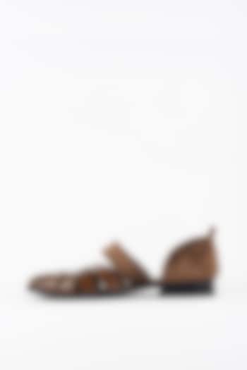Brown Close Toe Shoes In Leather by Jatin Malik