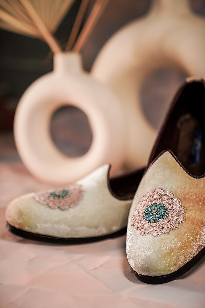 Cream Ombre Embroidered Juttis by Jatin Malik at Pernia's Pop Up Shop