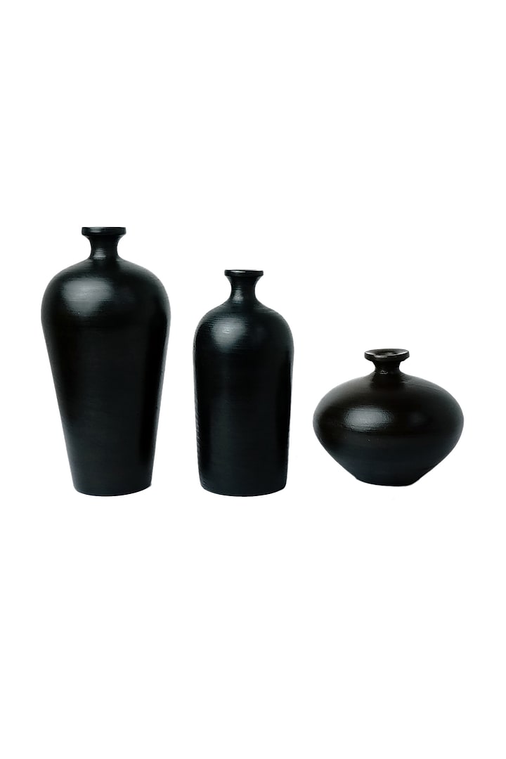 Black Blackened Terracotta Vase Set (Set Of 4) by Jin and Company at Pernia's Pop Up Shop