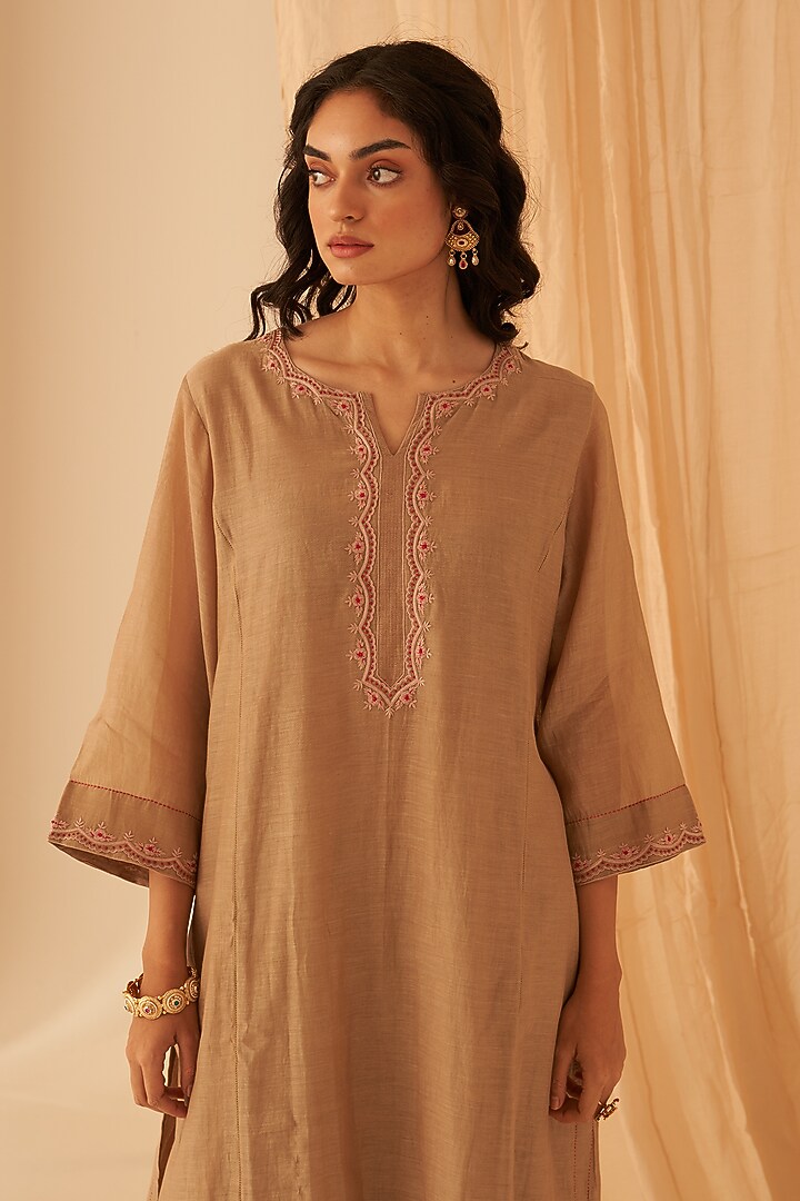 Champagne Chanderi Thread Embroidered Kurta Set by JANKI INDIA at Pernia's Pop Up Shop