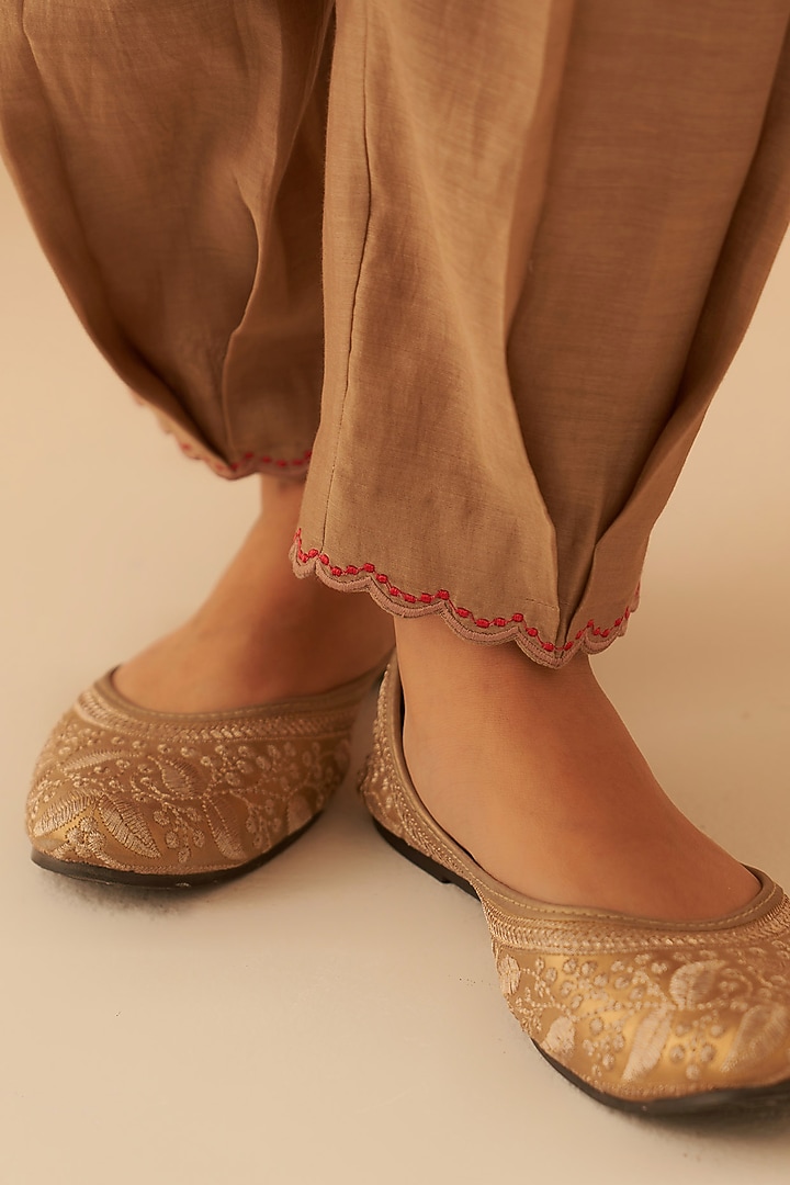Champagne Chanderi Thread Embroidered Kurta Set by JANKI INDIA at Pernia's Pop Up Shop