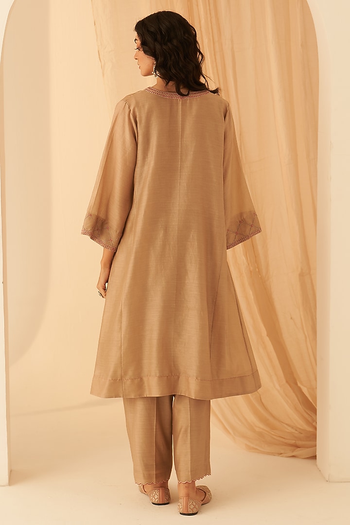 Champagne Chanderi Resham Jaal Embroidered Kurta Set by JANKI INDIA at Pernia's Pop Up Shop