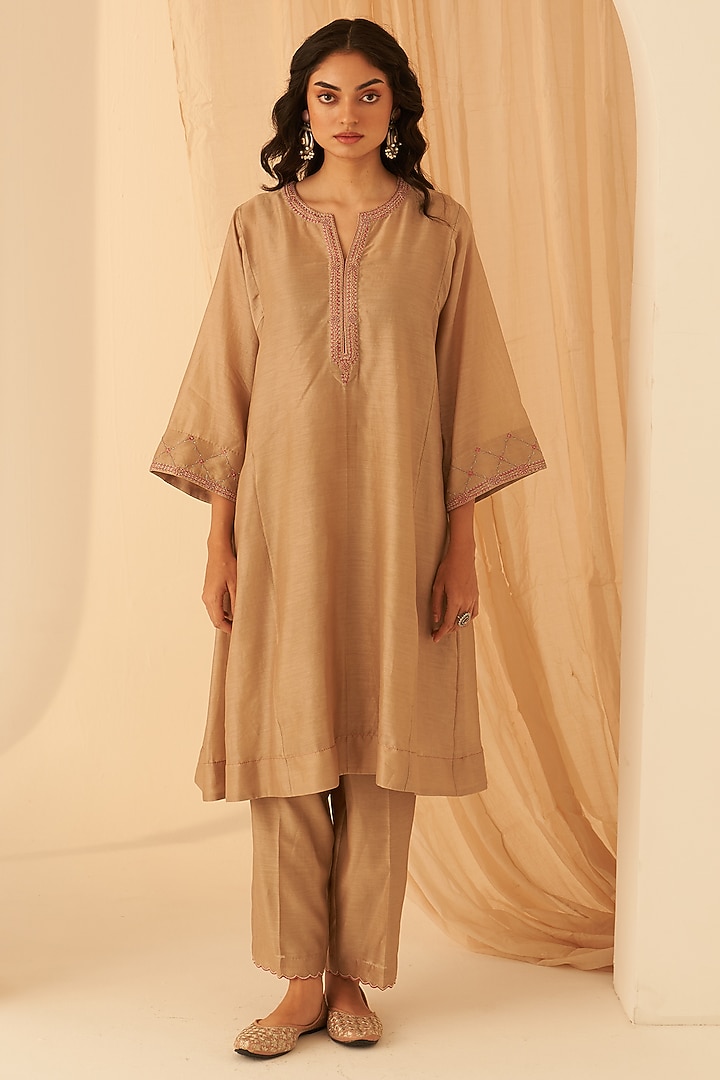 Champagne Chanderi Resham Jaal Embroidered Kurta Set by JANKI INDIA at Pernia's Pop Up Shop