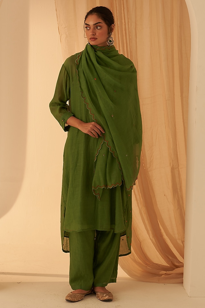 Green Chanderi Hand Embroidered Kurta Set by JANKI INDIA at Pernia's Pop Up Shop